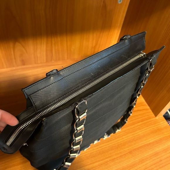 Salvatore Ferragamo Silver Chain Tote Bag Black - Picture 4 of 14